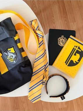 Rare Hufflepuff Bookbag with bonus HP swag